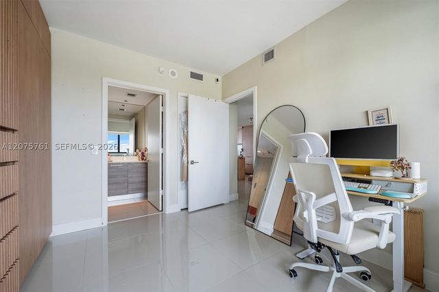 650 NE 32nd St 1203, Miami, FL 33137