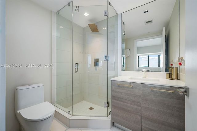 650 NE 32nd St 1203, Miami, FL 33137