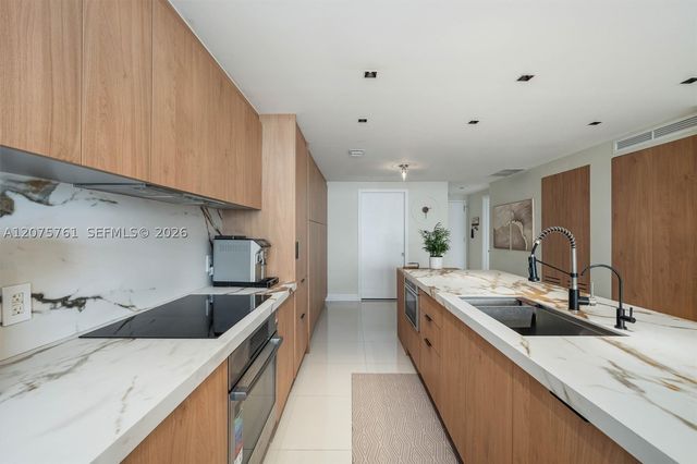 650 NE 32nd St 1203, Miami, FL 33137