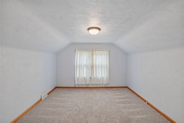 74 Essex Avenue SW, Swisher, IA 52338