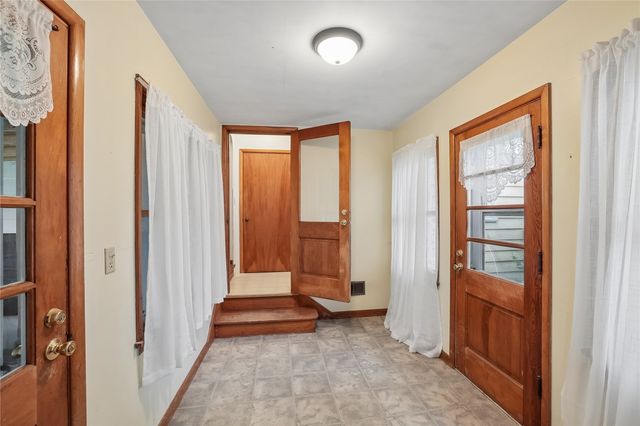 74 Essex Avenue SW, Swisher, IA 52338