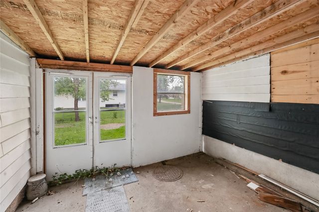 74 Essex Avenue SW, Swisher, IA 52338