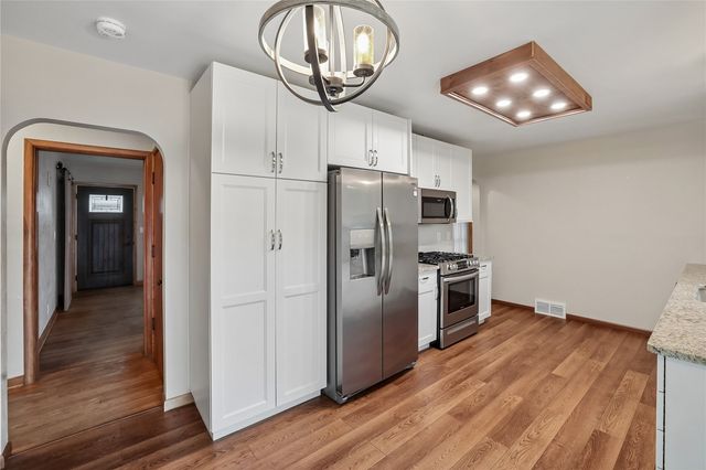 74 Essex Avenue SW, Swisher, IA 52338