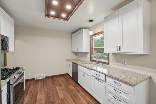 74 Essex Avenue SW, Swisher, IA 52338