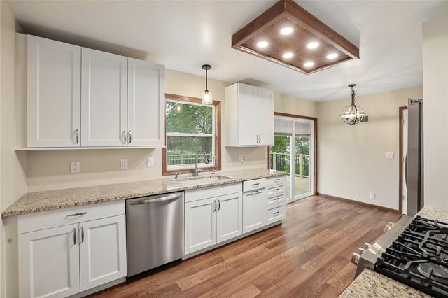 74 Essex Avenue SW, Swisher, IA 52338