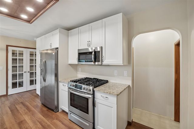 74 Essex Avenue SW, Swisher, IA 52338