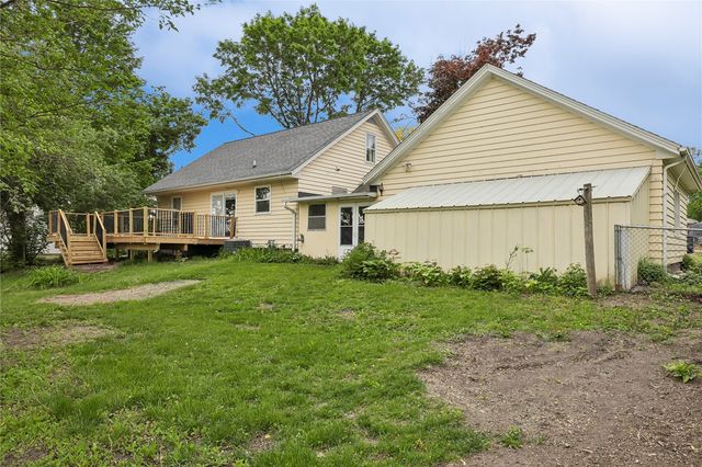 74 Essex Avenue SW, Swisher, IA 52338