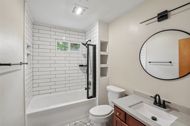 74 Essex Avenue SW, Swisher, IA 52338