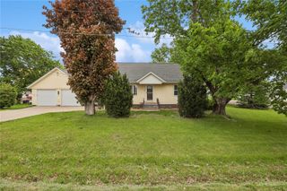 74 Essex Avenue SW, Swisher, IA 52338