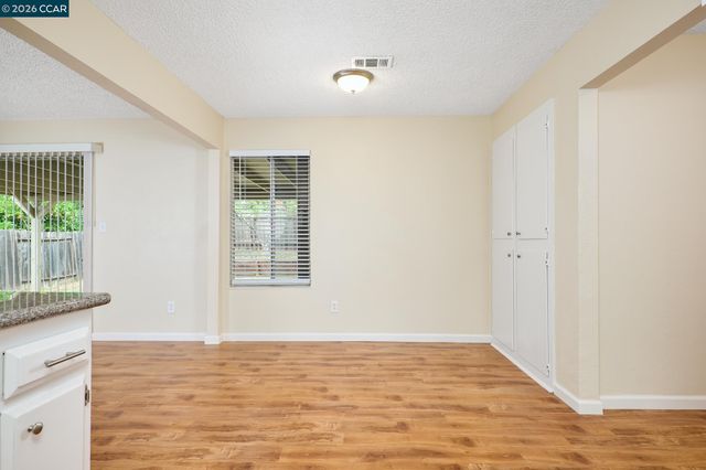 701 Shannon Dr, Suisun City, CA 94585