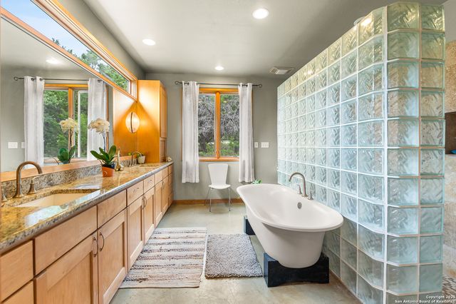 317 Saddle Mountain, Boerne, TX 78006