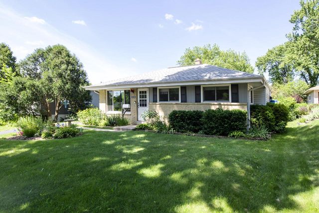 1532 S Grand AVENUE, Waukesha, WI 53189