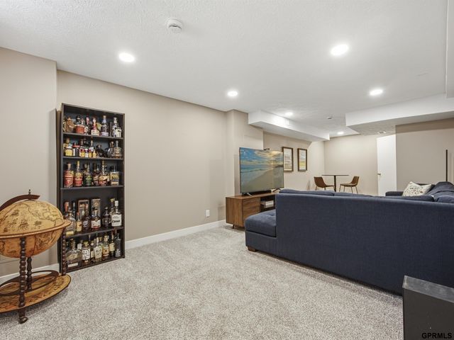 6622 Lafayette Avenue, Omaha, NE 68132