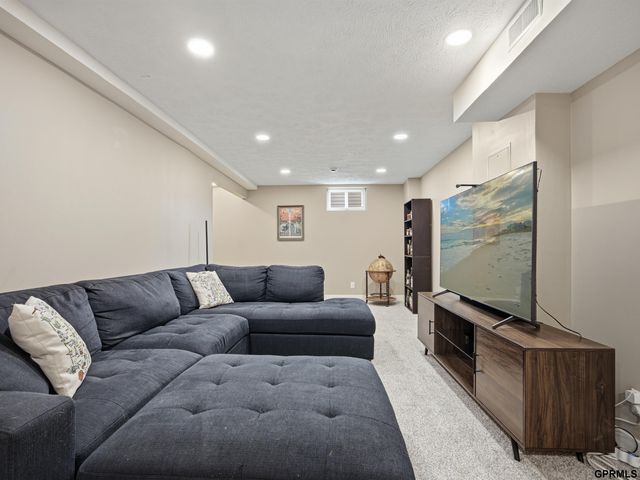 6622 Lafayette Avenue, Omaha, NE 68132