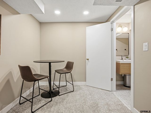 6622 Lafayette Avenue, Omaha, NE 68132