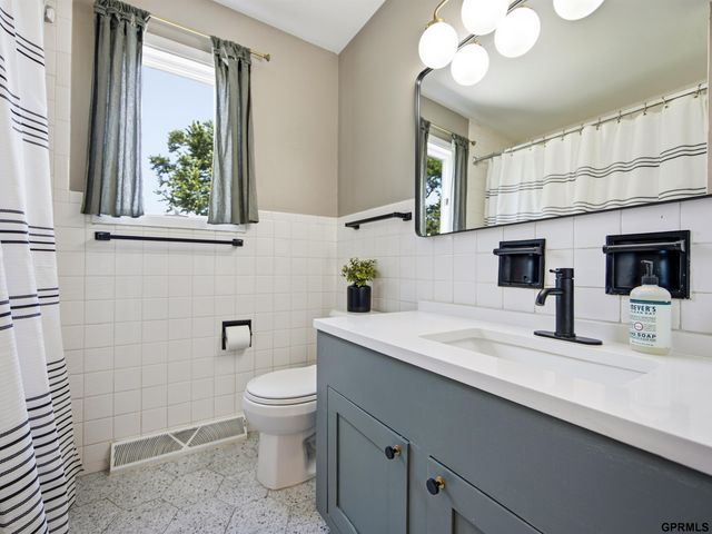 6622 Lafayette Avenue, Omaha, NE 68132