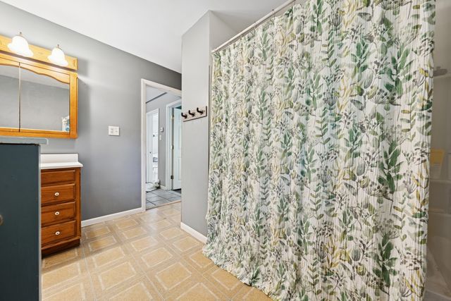 34 N Adams Street, Oswego, IL 60543