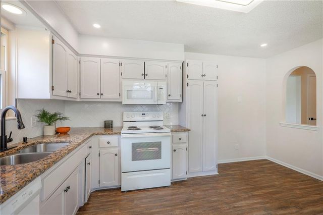 924 Shilo Court, Liberty, MO 64068