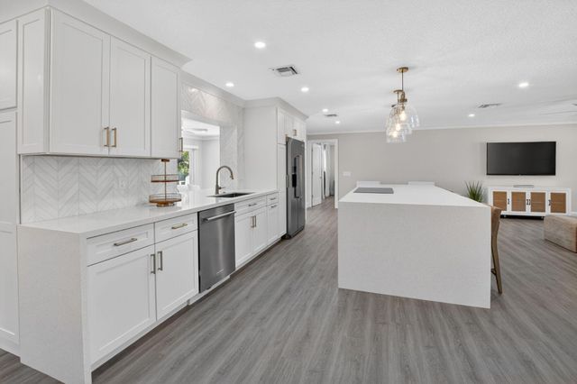 135 SE 28th Court, Boynton Beach, FL 33435