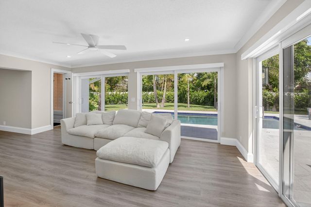 135 SE 28th Court, Boynton Beach, FL 33435