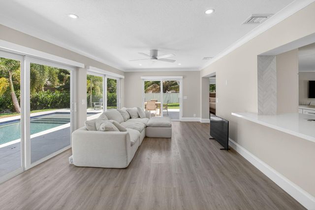 135 SE 28th Court, Boynton Beach, FL 33435