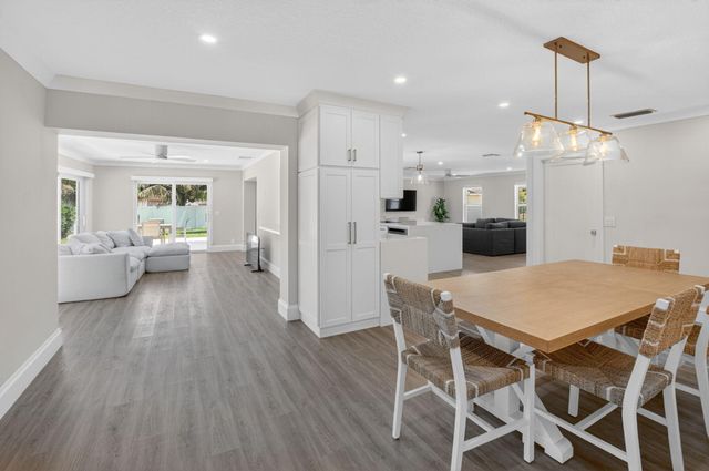 135 SE 28th Court, Boynton Beach, FL 33435