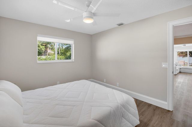135 SE 28th Court, Boynton Beach, FL 33435