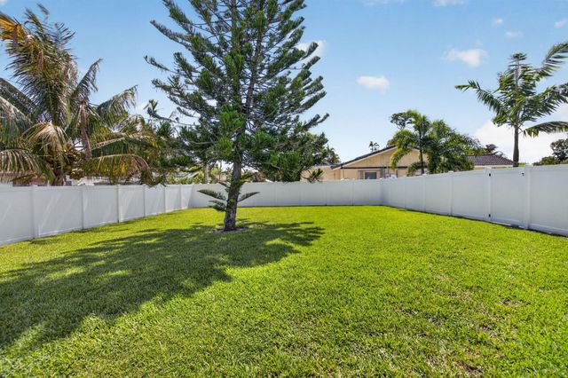 135 SE 28th Court, Boynton Beach, FL 33435