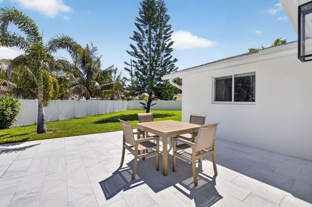 135 SE 28th Court, Boynton Beach, FL 33435