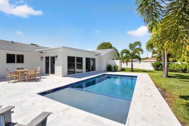 135 SE 28th Court, Boynton Beach, FL 33435
