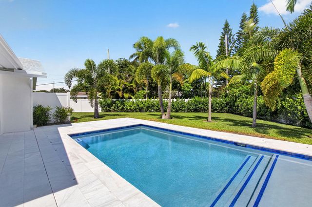 135 SE 28th Court, Boynton Beach, FL 33435