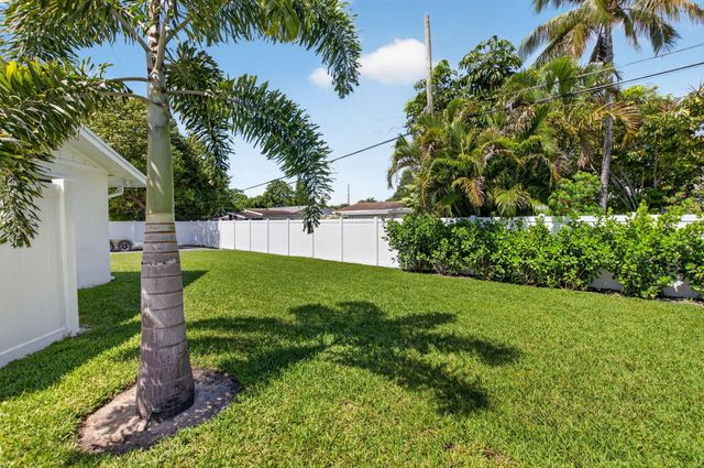 135 SE 28th Court, Boynton Beach, FL 33435