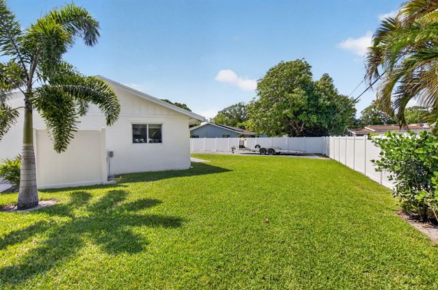 135 SE 28th Court, Boynton Beach, FL 33435