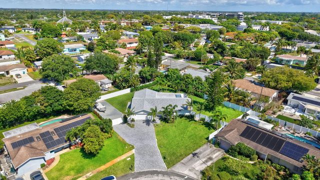135 SE 28th Court, Boynton Beach, FL 33435