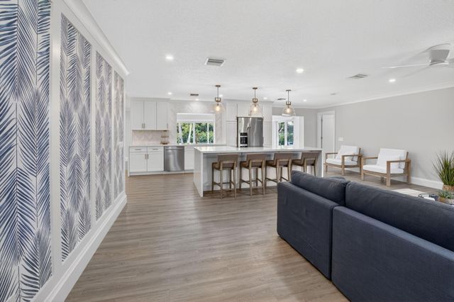 135 SE 28th Court, Boynton Beach, FL 33435