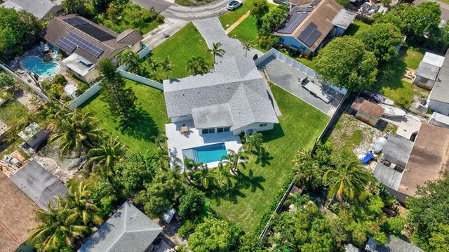 135 SE 28th Court, Boynton Beach, FL 33435