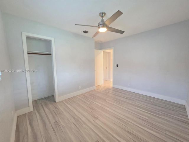 250 NE 42nd St, Oakland Park, FL 33334