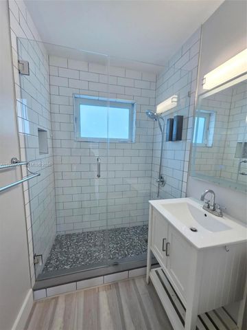 250 NE 42nd St, Oakland Park, FL 33334