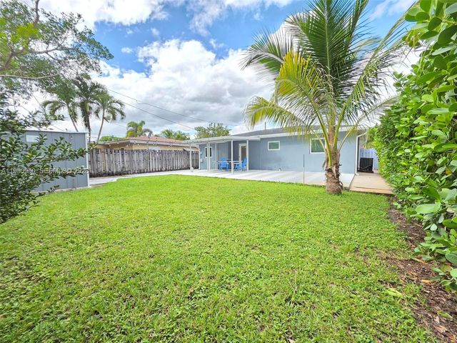 250 NE 42nd St, Oakland Park, FL 33334