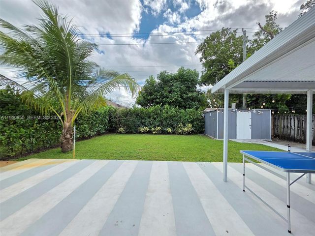 250 NE 42nd St, Oakland Park, FL 33334