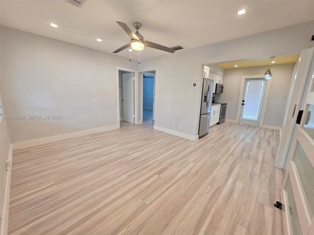 250 NE 42nd St, Oakland Park, FL 33334