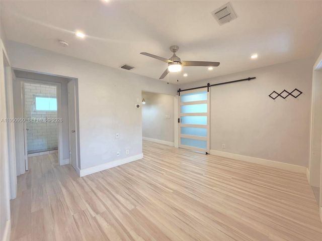 250 NE 42nd St, Oakland Park, FL 33334