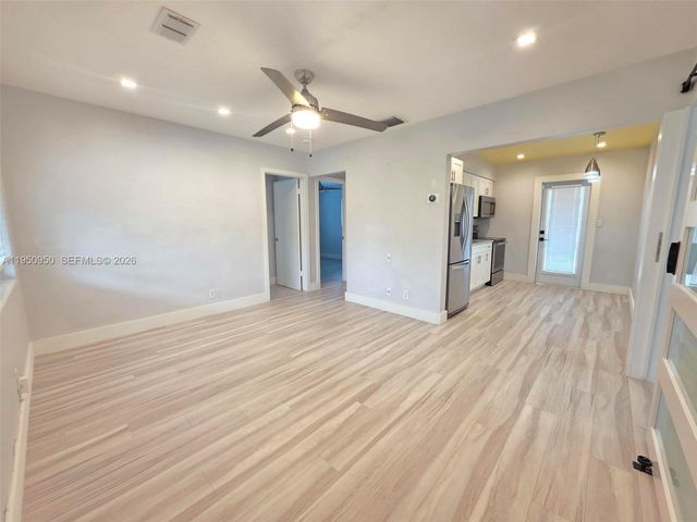 250 NE 42nd St, Oakland Park, FL 33334