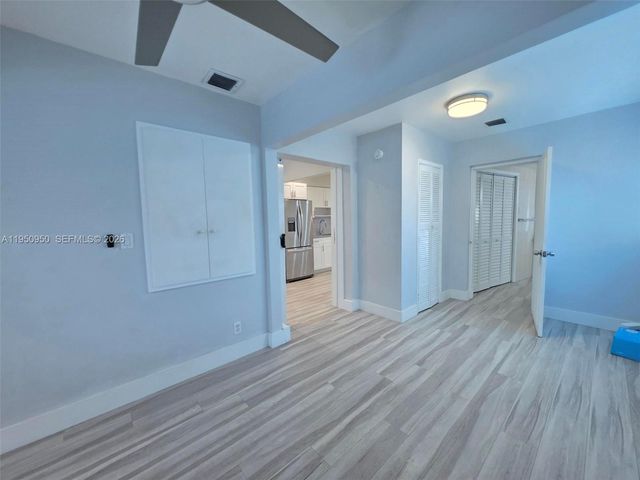 250 NE 42nd St, Oakland Park, FL 33334