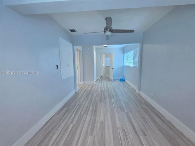 250 NE 42nd St, Oakland Park, FL 33334