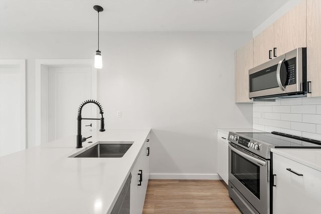 10 Somerset 306, Winthrop, MA 02152