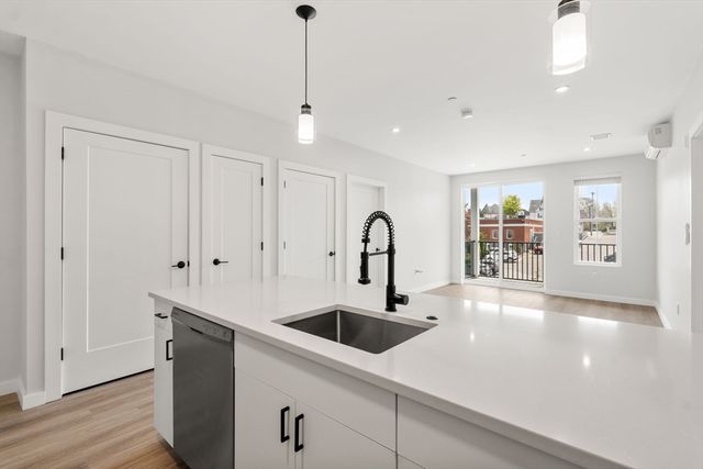10 Somerset 306, Winthrop, MA 02152