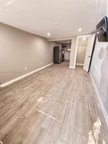 1151 NE 18th St 2, Fort Lauderdale, FL 33305