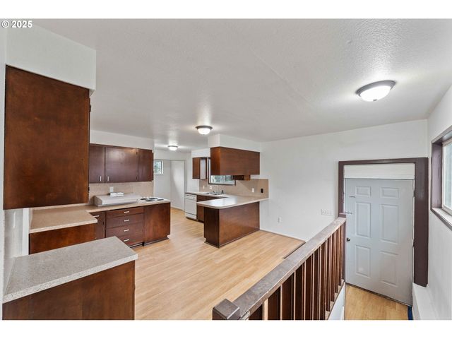 1392 N 8TH St, Coos Bay, OR 97420