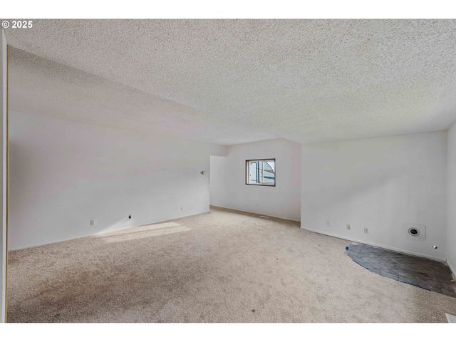 1392 N 8TH St, Coos Bay, OR 97420